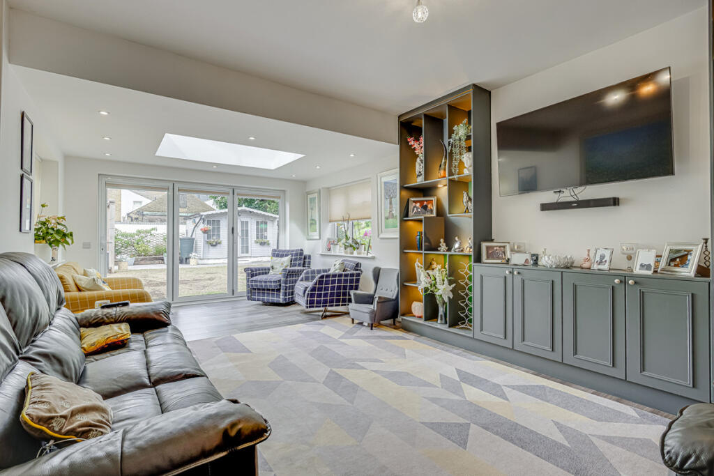 House in Southend-on-Sea - View 2