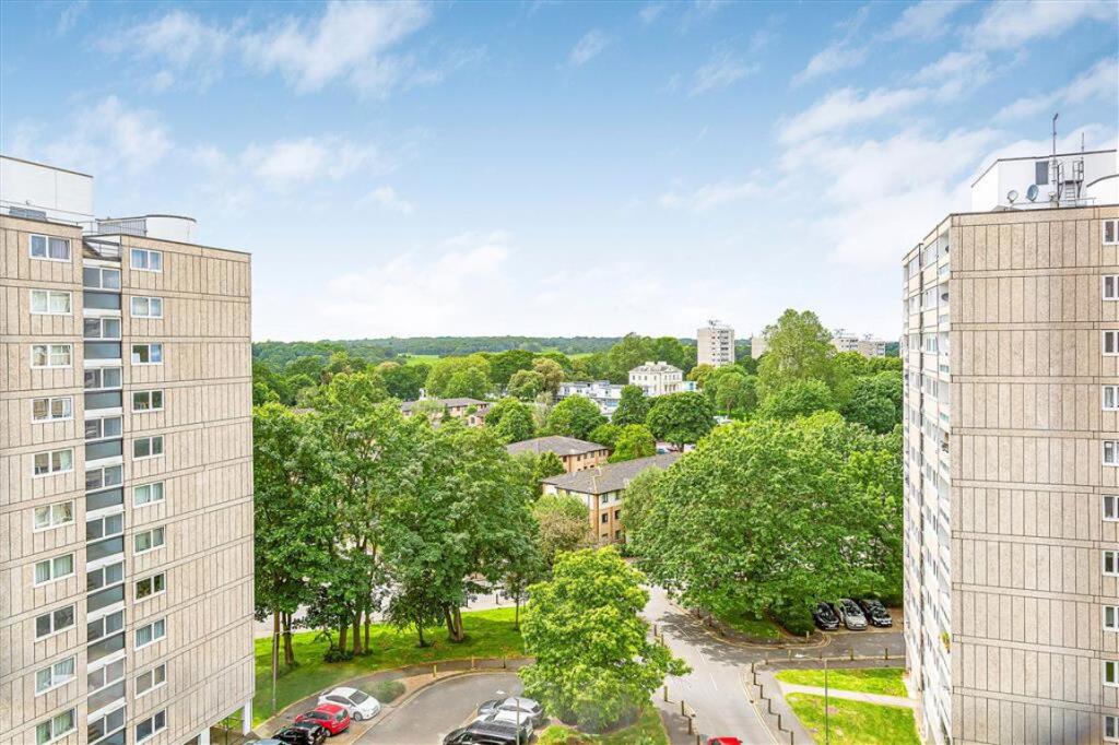 63 Roehampton 1 bedroom flat for sale in Holmsley House, Roehampton, SW15