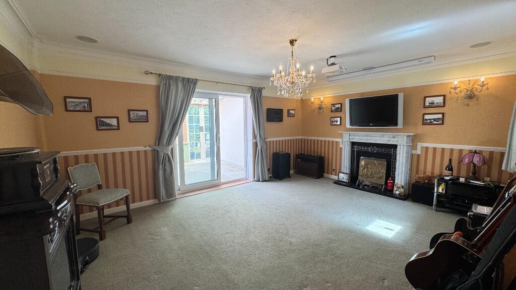 Links Close, Seaford, East Sussex, BN25 photo 3