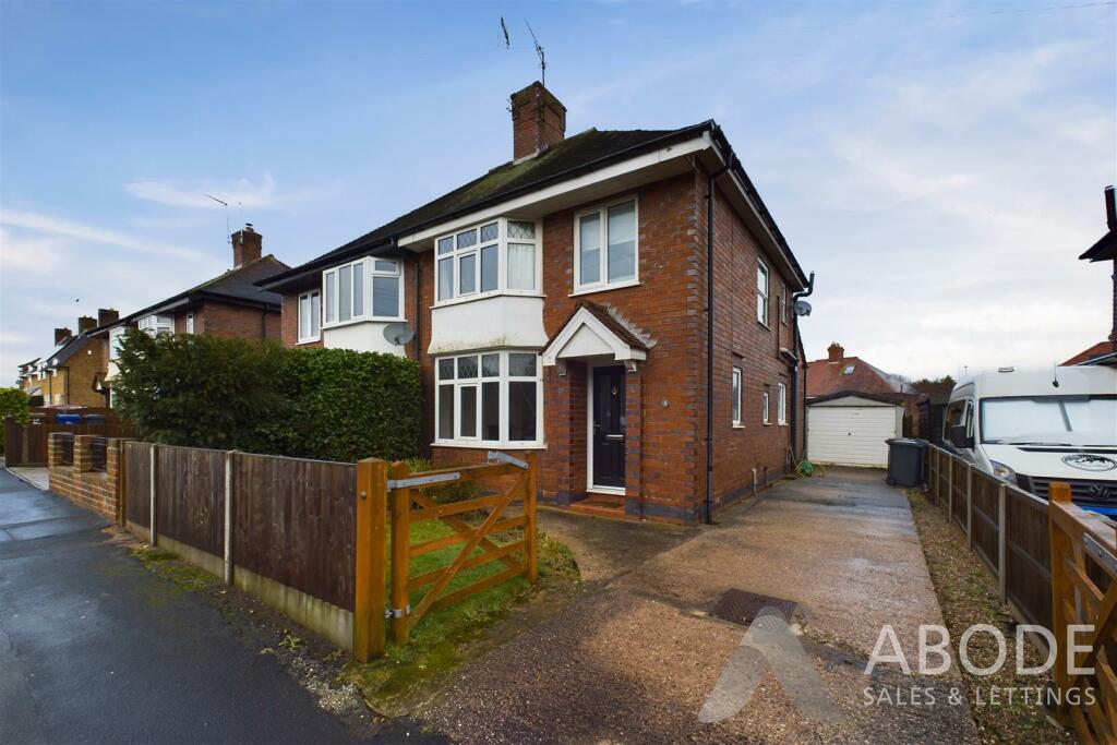 3-bed semi-detached on Hawthornden Avenue, Uttoxeter, Staffordshire, £264,000