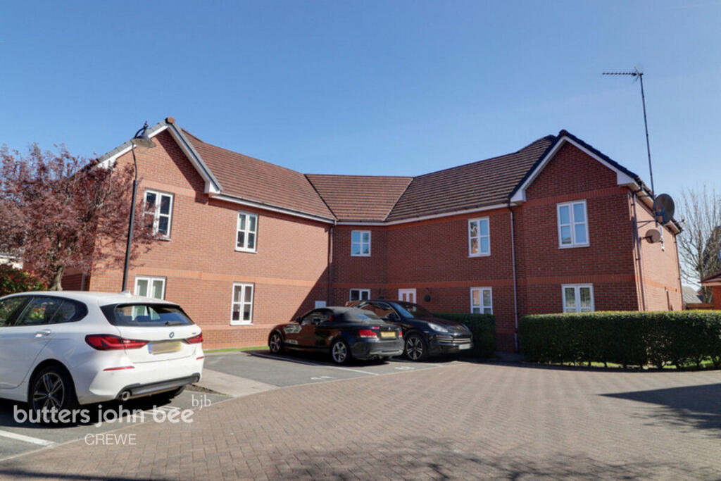 2-bed flat on St Georges Court, Crewe, £103,500