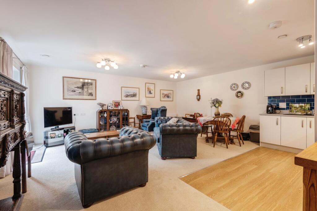 Apartment in Taunton - View 4