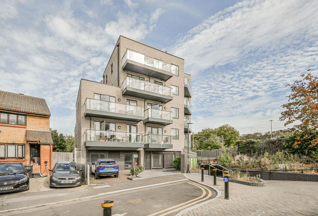 1-bed flat on Orchid House, Park View Road, London, Greater London, N17, Tottenham, London, N17, £350,000