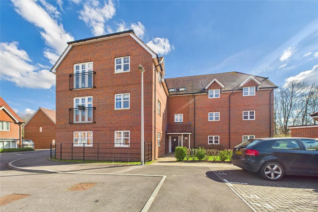 2-bed flat on Copsewood, Wokingham, Berkshire, RG41, £310,000
