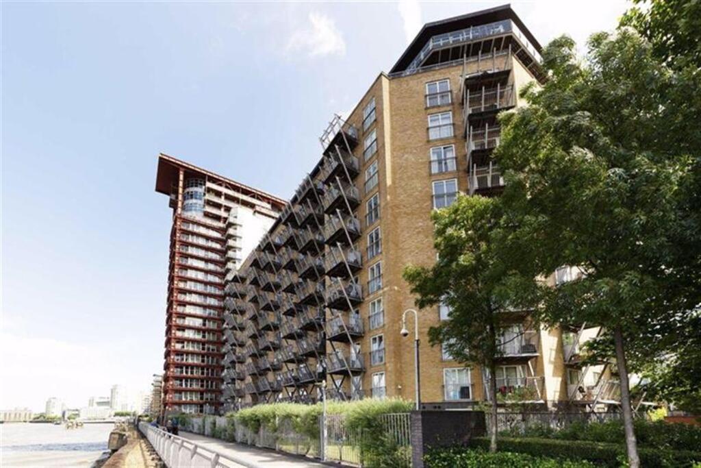 Main image of property: Hutching's St, London, E14