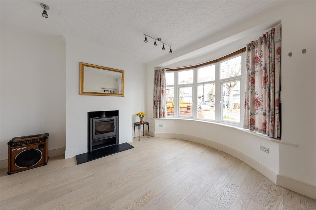 Cherrydown Avenue, Chingford - View 5