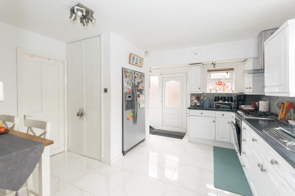 Parkstone Grove, Leeds, LS16 photo 2