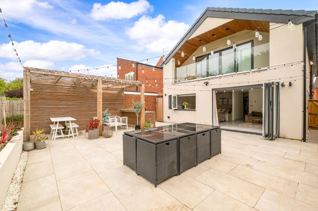 House in Lincoln - View 4