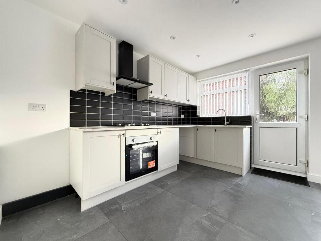 Parkfield Crescent, Delapre, Northampton NN4 photo 3