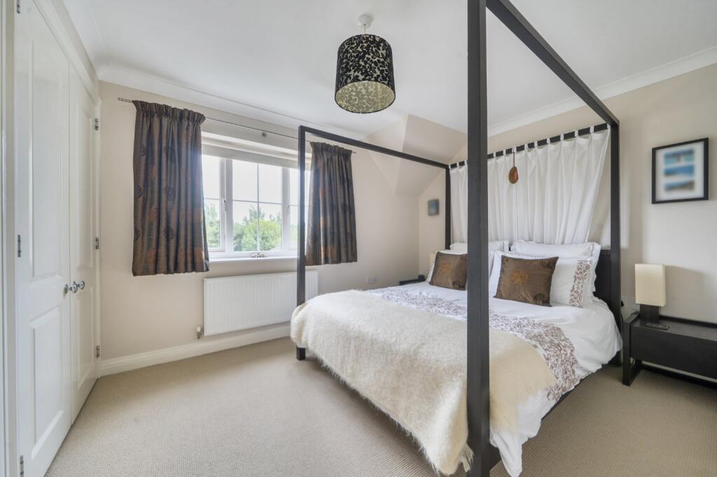 House in Loudwater, Chepping Wycombe - View 5