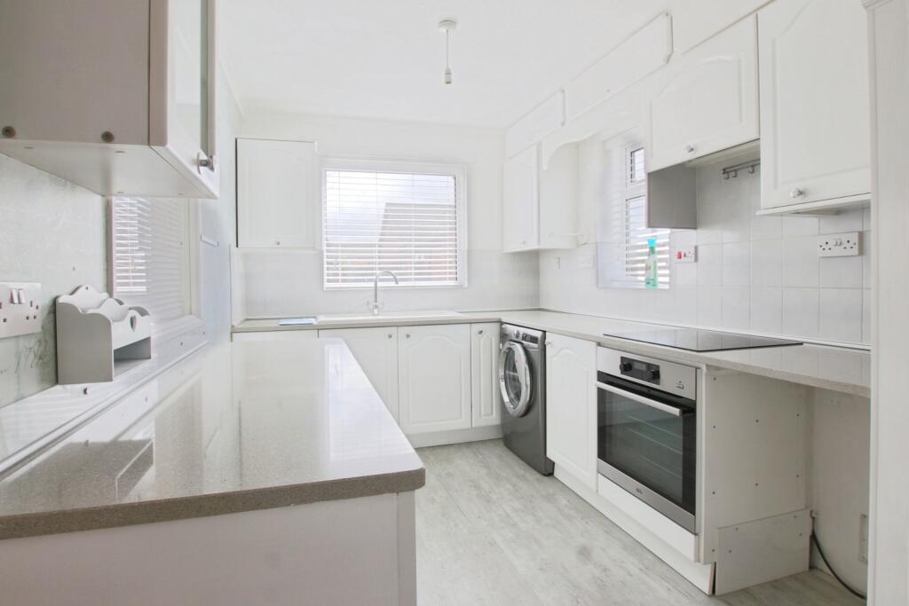 1, Hunter Close, Preston, Hull,  HU12 8XD photo 4