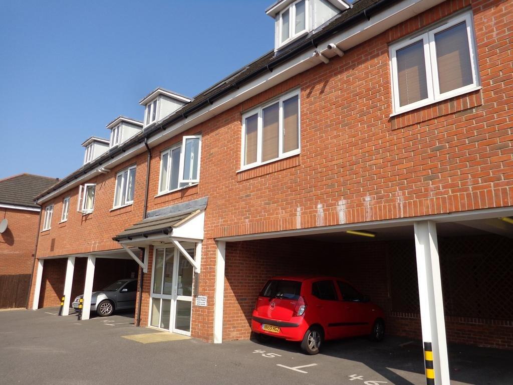 Main image of property: Middleton Mews, Park Gate, Station Road, Southampton, SO31