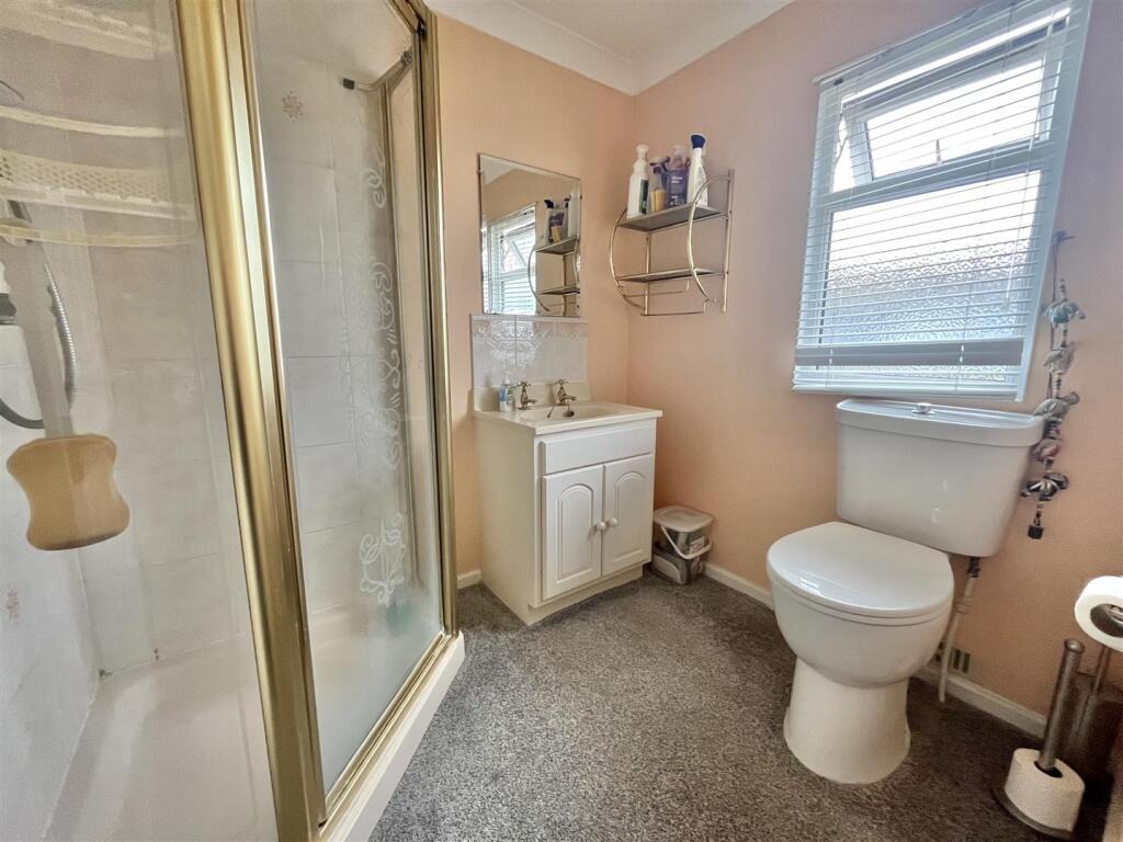 Greenlawns, St. Osyth Road East, Little Clacton photo 4