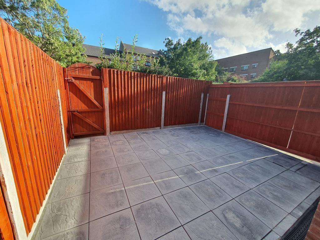 5 bedroom terraced house for rent