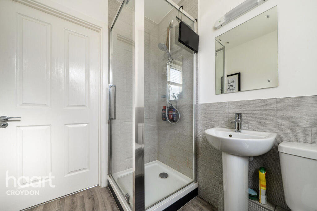 2-bed flat on Montacute Road, CROYDON, £325,000