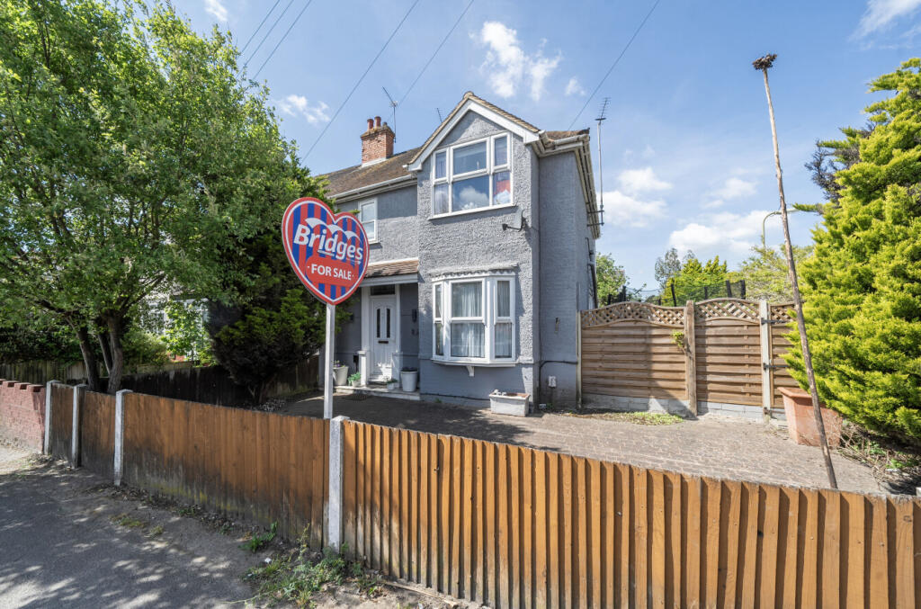 3-bed terraced on North Lane, Aldershot, Hampshire, GU12, £385,000