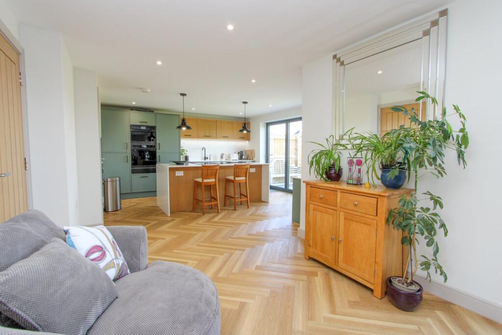 House in Frampton Cotterell - More