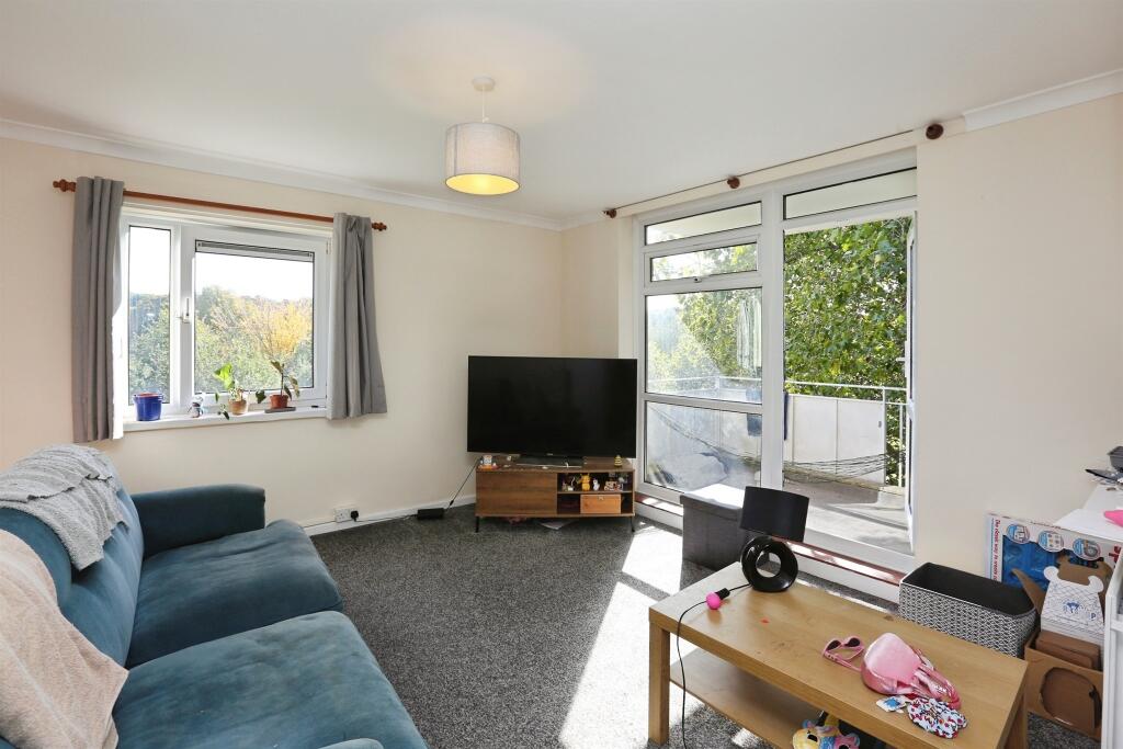 Apartment in Southampton, Thornhill - View 2