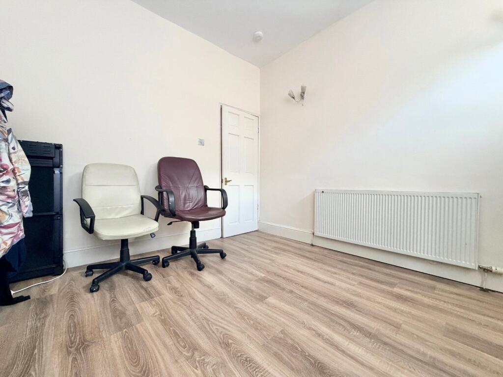 House in Stockport, Woodbank Estate, Portwood - View 4