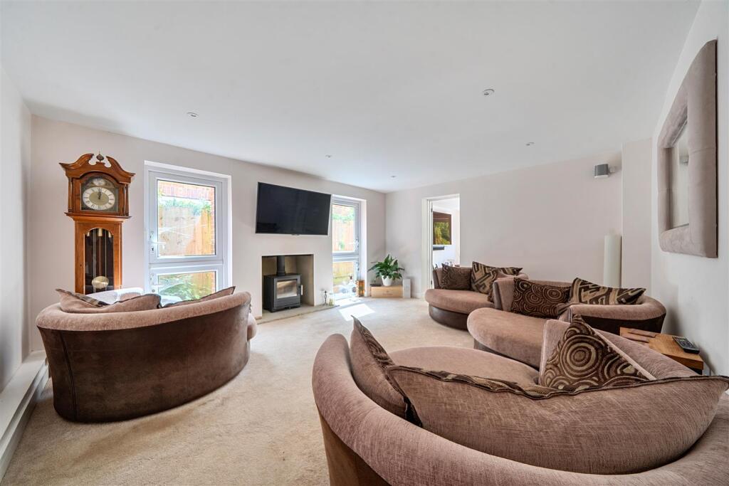 House in Aston Clinton, Buckinghamshire - View 5