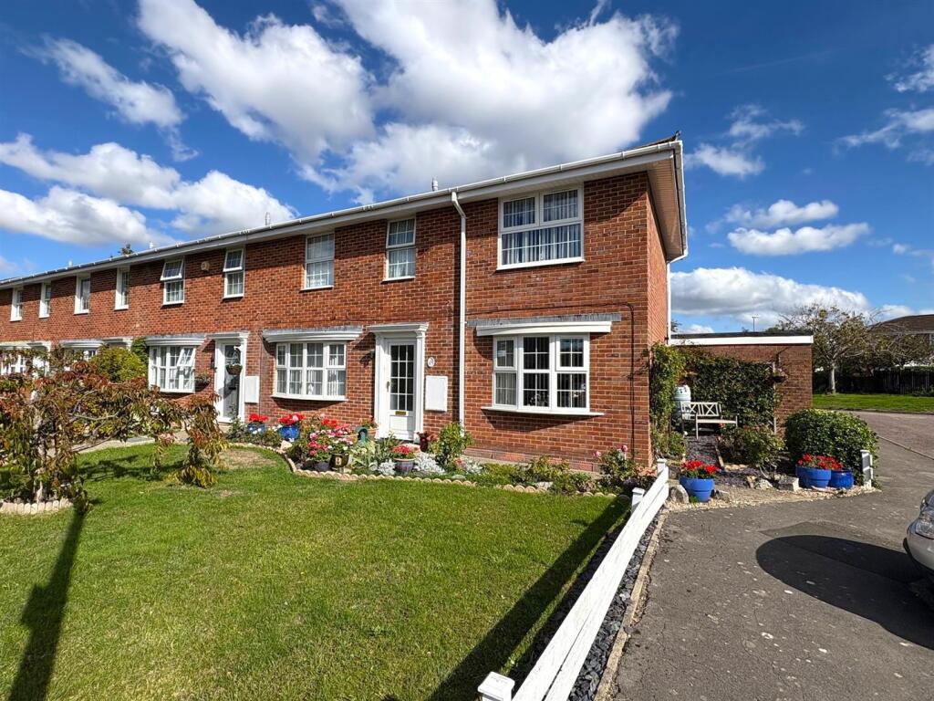 4-bed terraced on Melford Walk, Nythe, Swindon, £370,000