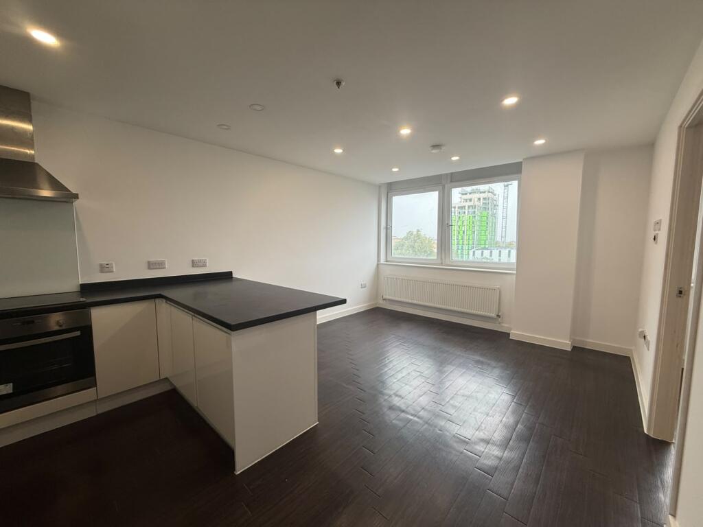 Apartment in Southend-on-Sea - View 5