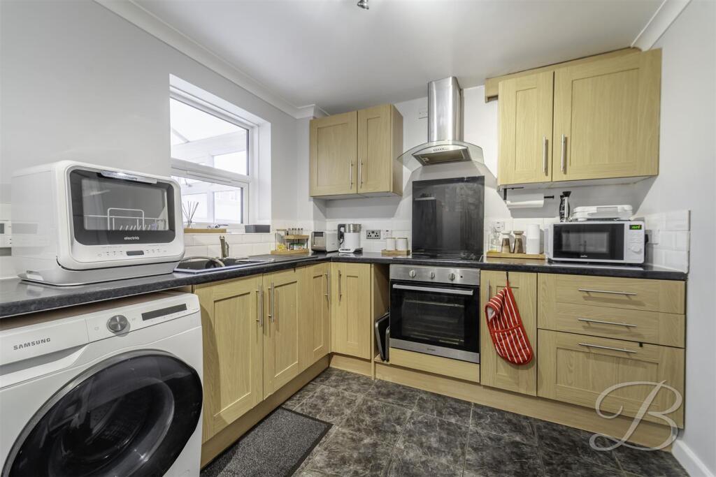 House in Mansfield, Forest Town - View 2