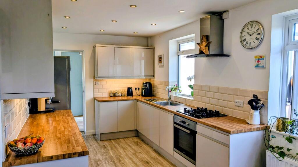 Blacksmiths Crescent, Sompting, Lancing photo 4