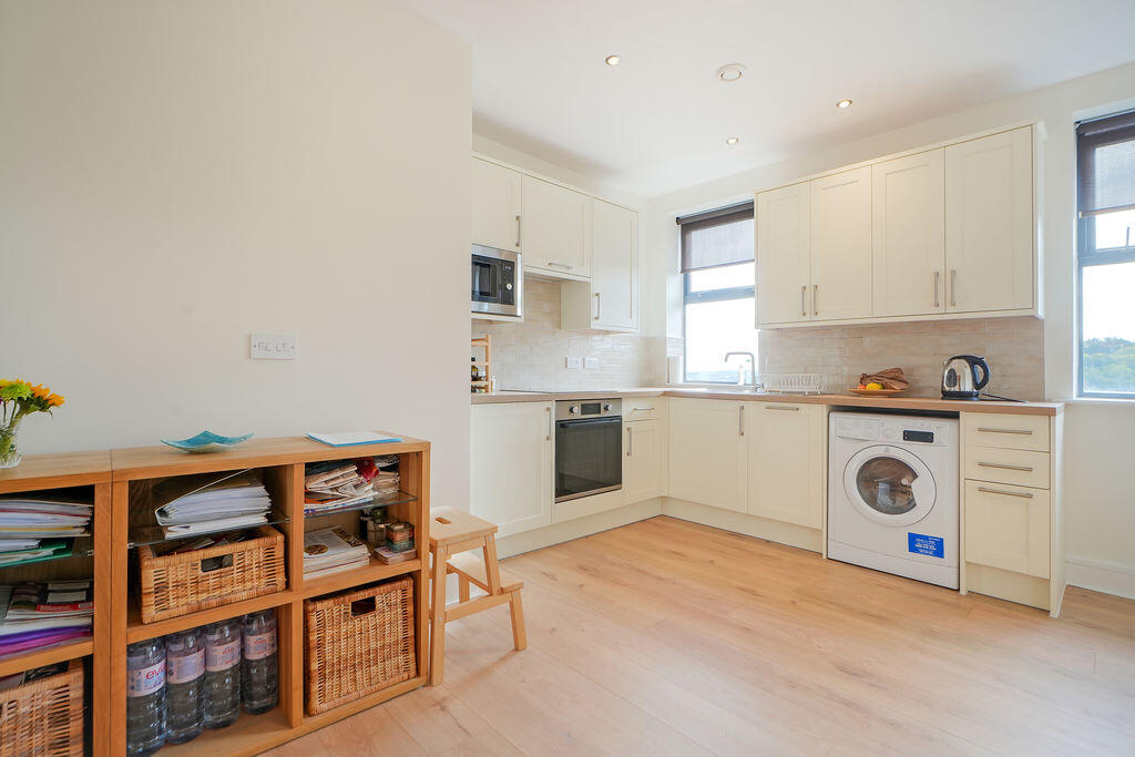 Apartment in Sheffield, Hangingwater, Ranmoor - View 5