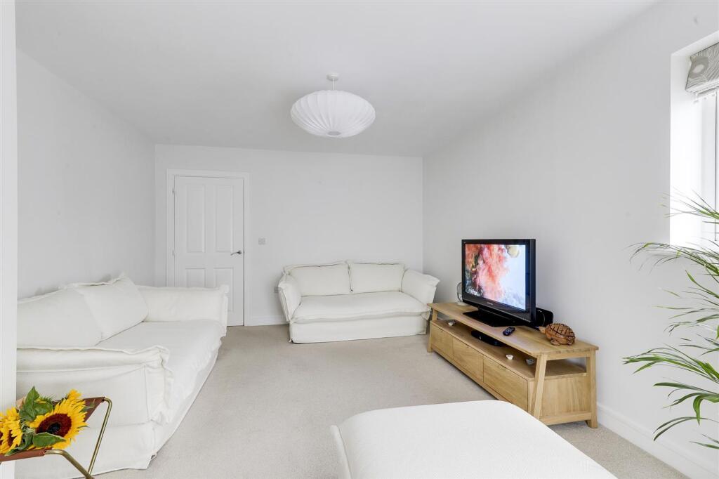 Meden Avenue, New Houghton, NG19 photo 3