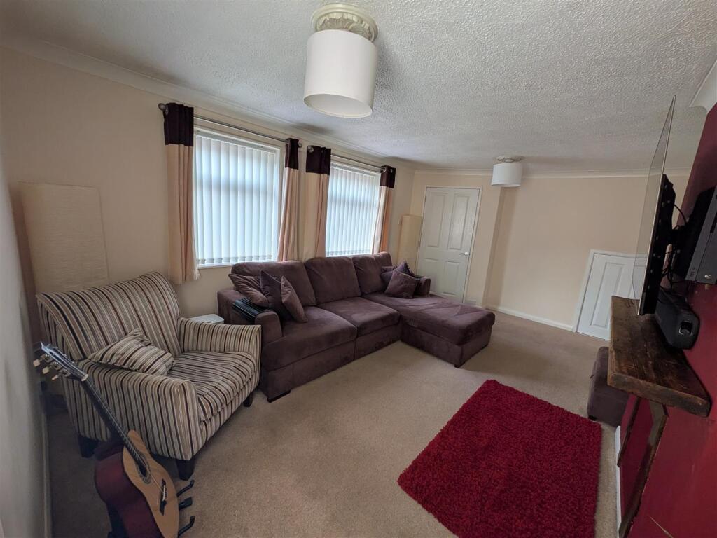Horlsey Crescent, Holbrook photo 3