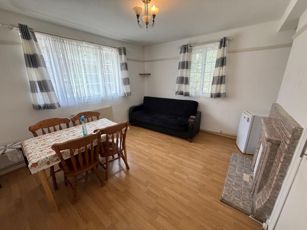 Main image of property: Green Lanes, Winchmore Hill