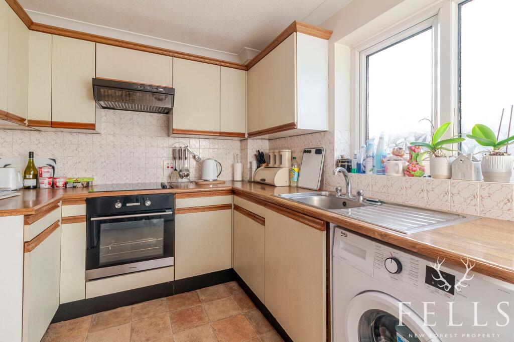 Eastfield Lane, Ringwood, BH24 - View 5