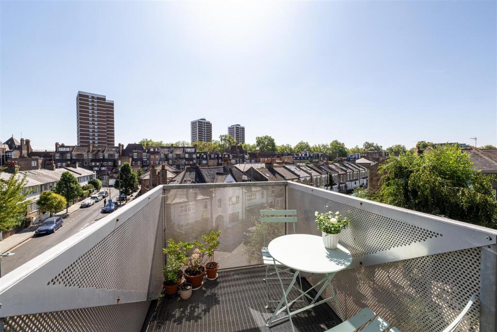 Apartment in London - View 2