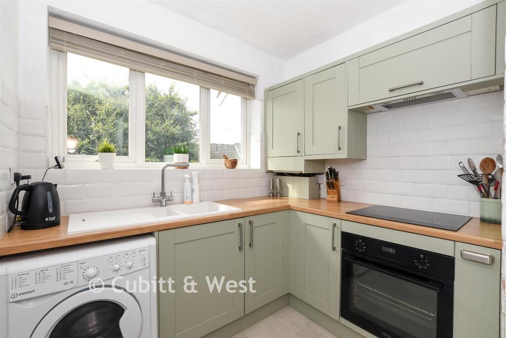 Apartment in Redhill - View 4