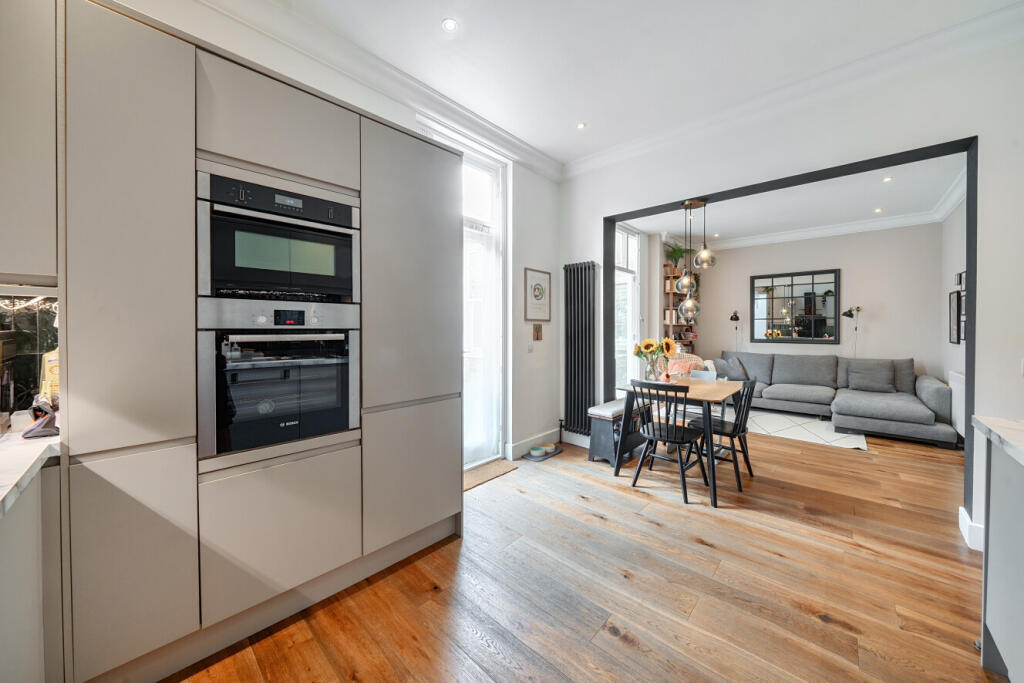 Apartment in London, Brondesbury Park, Queen's Park - View 3