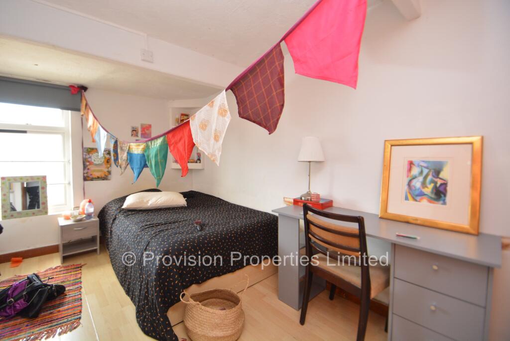 8 bedroom terraced house for rent