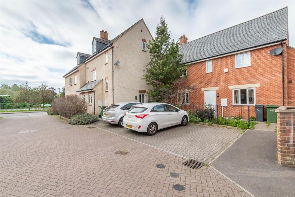 Main image of property: Baytree Square South, Stroud