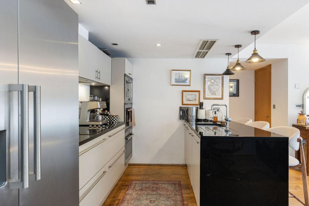 Apartment in London - View 5