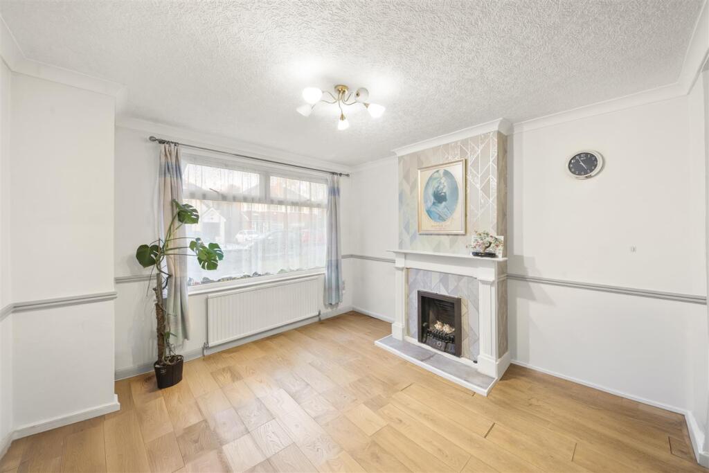Wentworth Crescent, Hayes photo 2