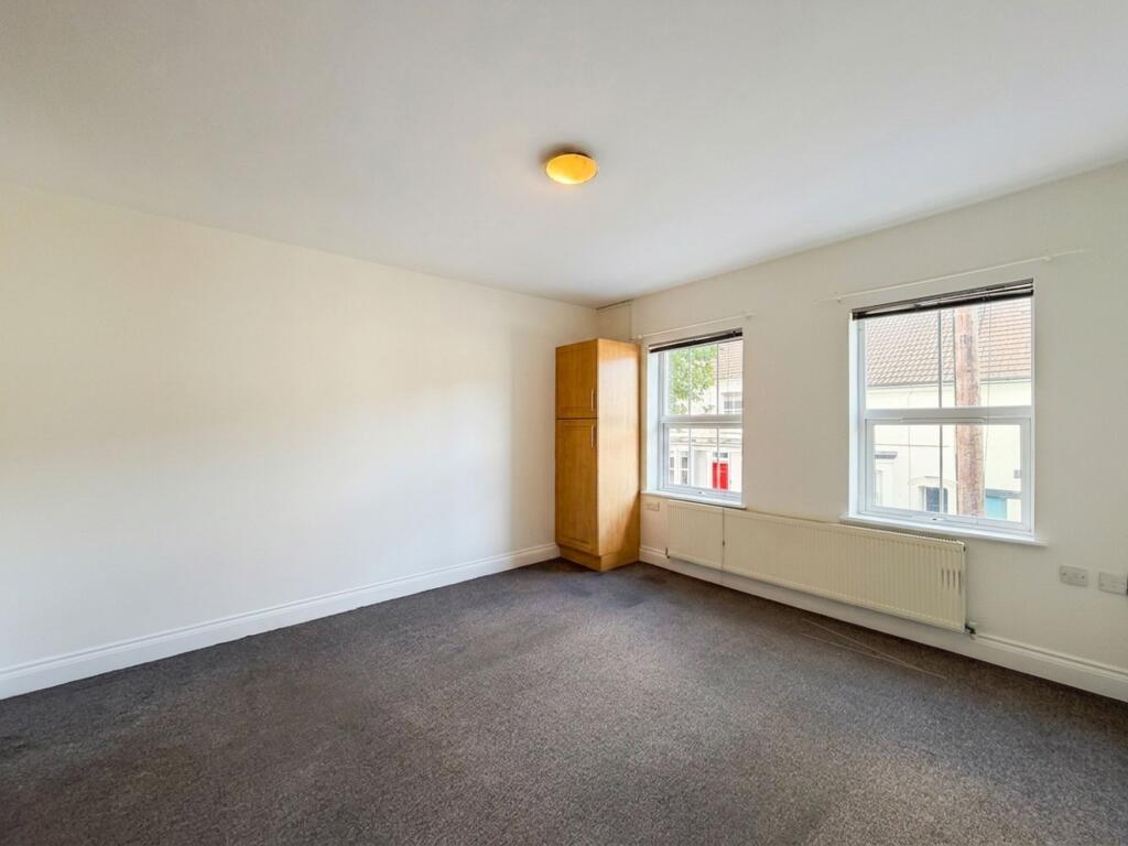 Apartment in Luton, Leighton-Linslade - View 5