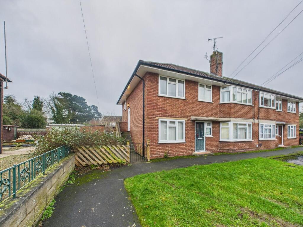2-bed flat on Ashfield Avenue, Malton, £110,000