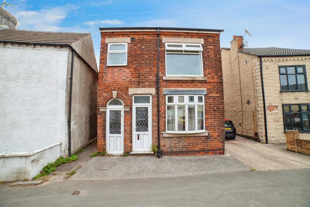 3-bed detached on Somercotes Hill, Somercotes, Alfreton, £90,000