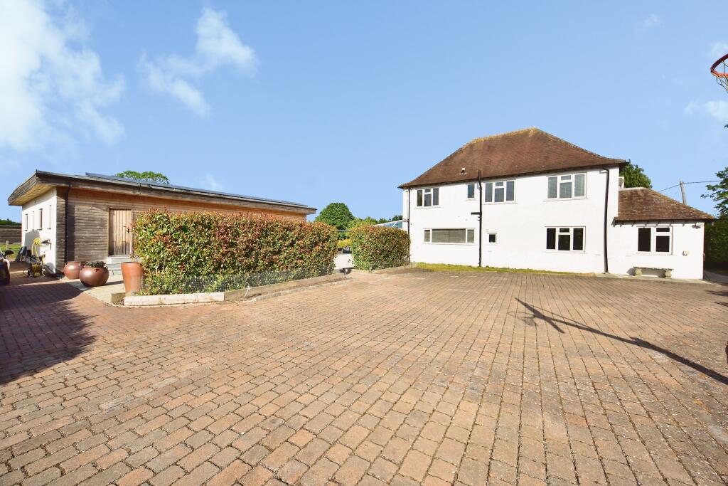 House in Maidstone, Nettlestead - More