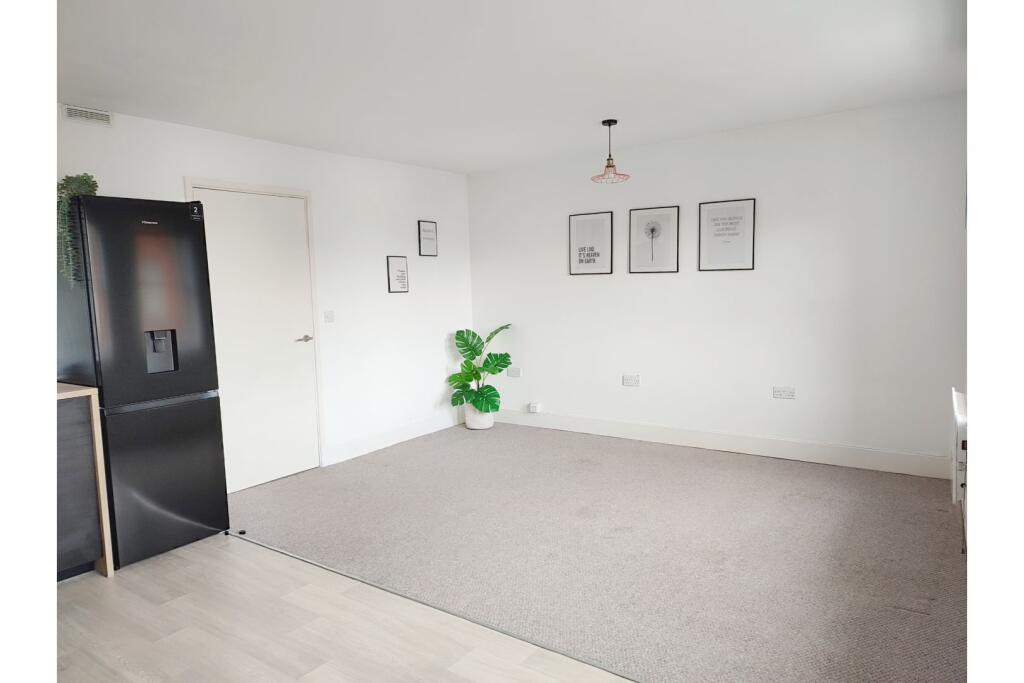 Apartment in Chatham, Medway - View 5