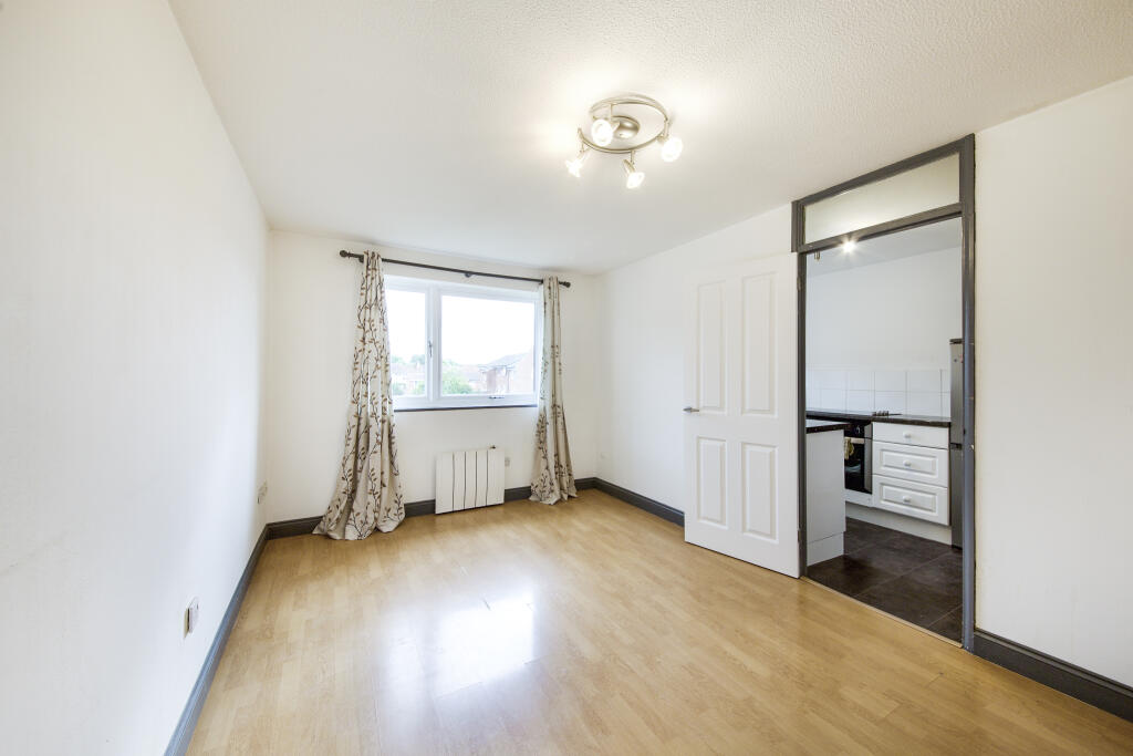 Apartment in Ilford - View 5