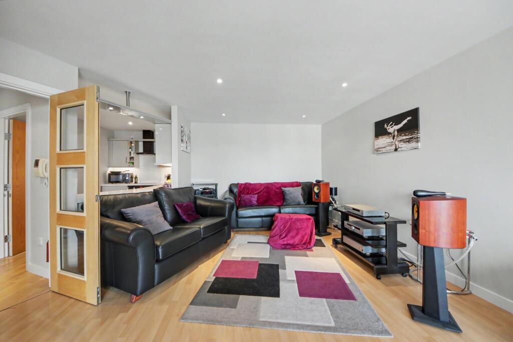 Apartment in Salford, Greater Manchester - View 2