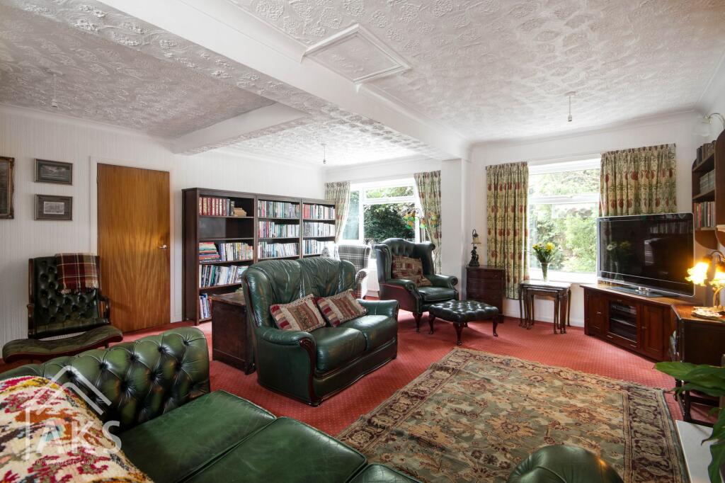 10, Oaklands Road photo 2