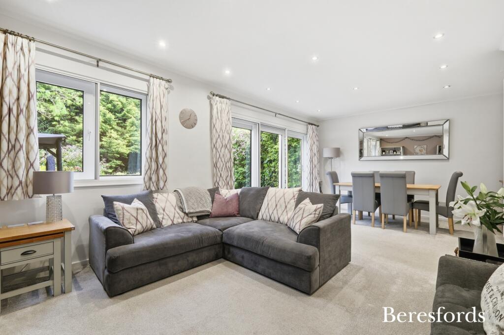 House in Brentwood, Hutton Mount - View 4