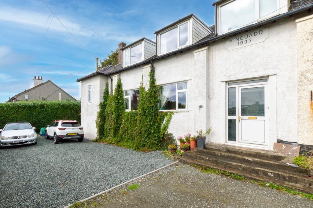 5-bed semi-detached on Gwalchmai, Holyhead, Isle of Anglesey, Annexe & House, LL65, £279,000